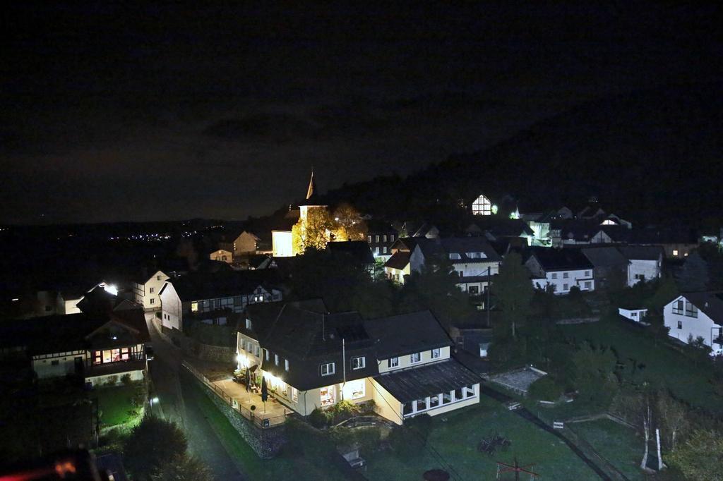 Gasthaus Zur Burgschaenke Aremberg ภายนอก รูปภาพ